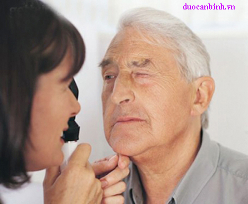 Người già do cơ thể suy yếu nên cũng rất dễ mắc các bệnh về mắt
